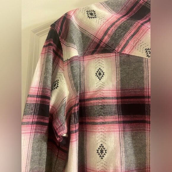 NWT WRANGLER RETRO WOMEN'S LONG SLEEVE
BOYFRIEND FIT SNAP FLANNEL Sz S Pink - Picture 9 of 16